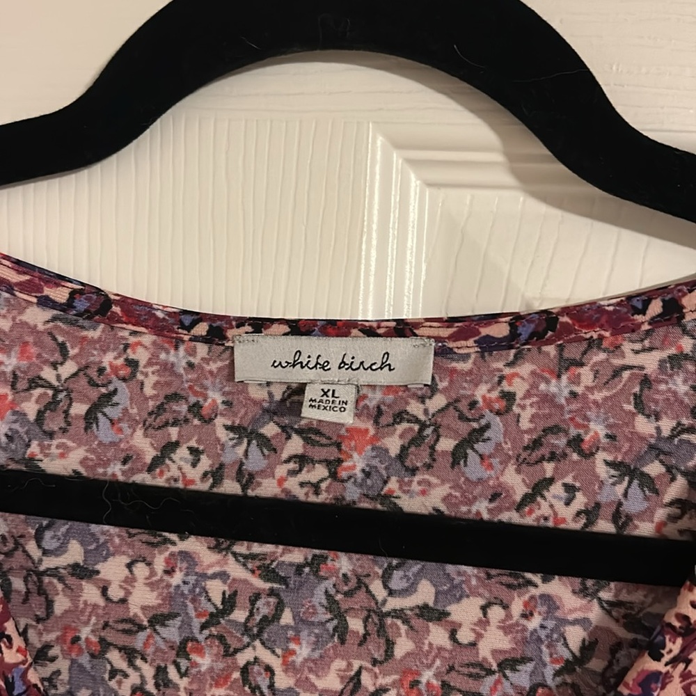 White Birch V-Neck Multi Print Top Size XL - Picture 2 of 3